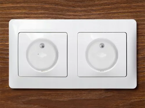 Konnektorvédő gyerekeknek kulcssal, fehér - 15db