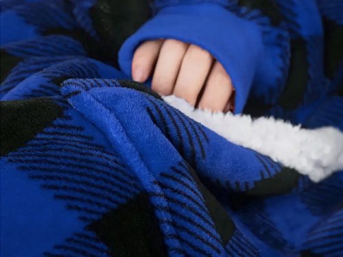 Nagy pulóver egy zsebbel - kék kockás