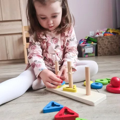 Készségfejlesztő fa játék: válogató és számoló készlet