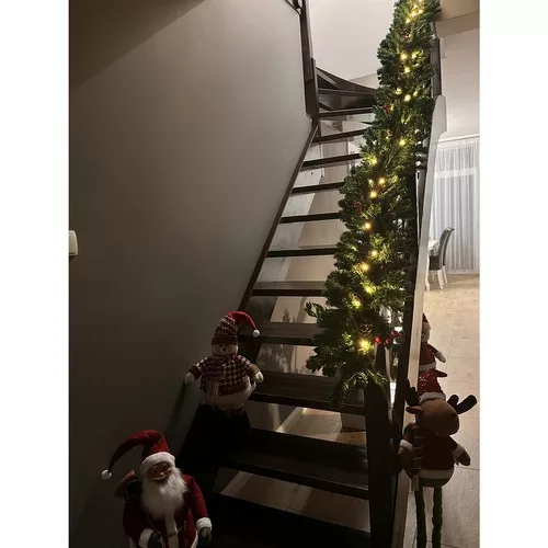 Műfenyő girland LED fényekkel - 270cm