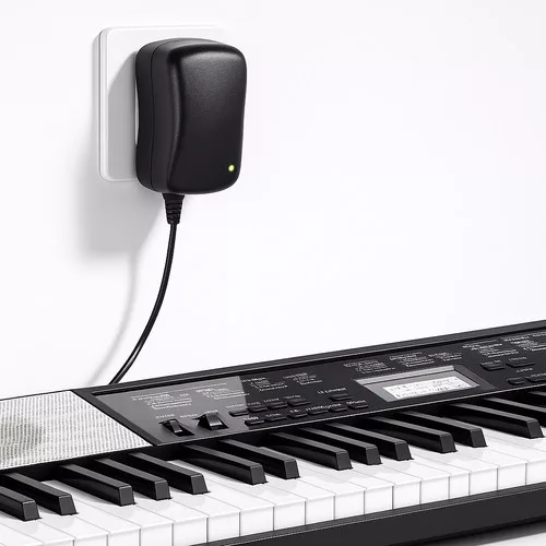 Univerzális adapter 6 csatlakozóval - 30W