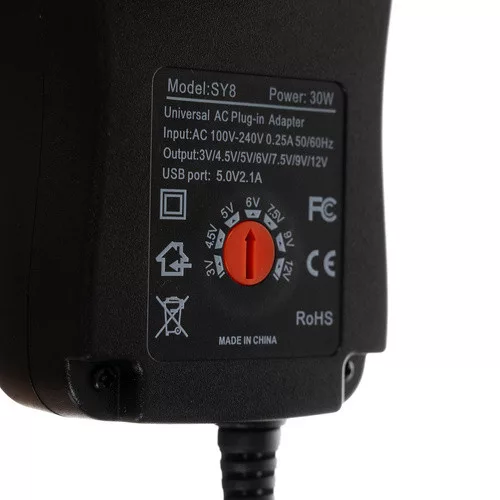 Univerzális adapter 6 csatlakozóval - 30W