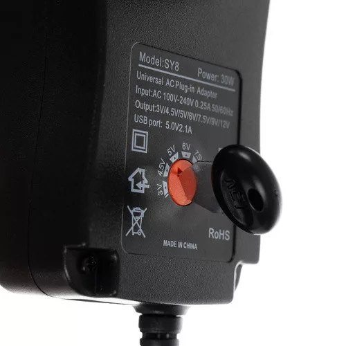 Univerzális adapter 6 csatlakozóval - 30W