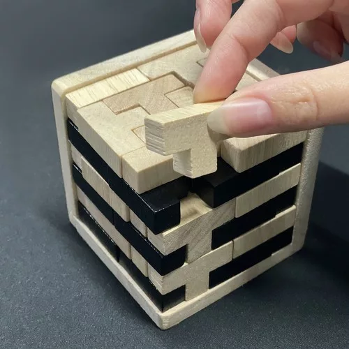 Fa logika kocka kirakójáték - 7x7x7cm